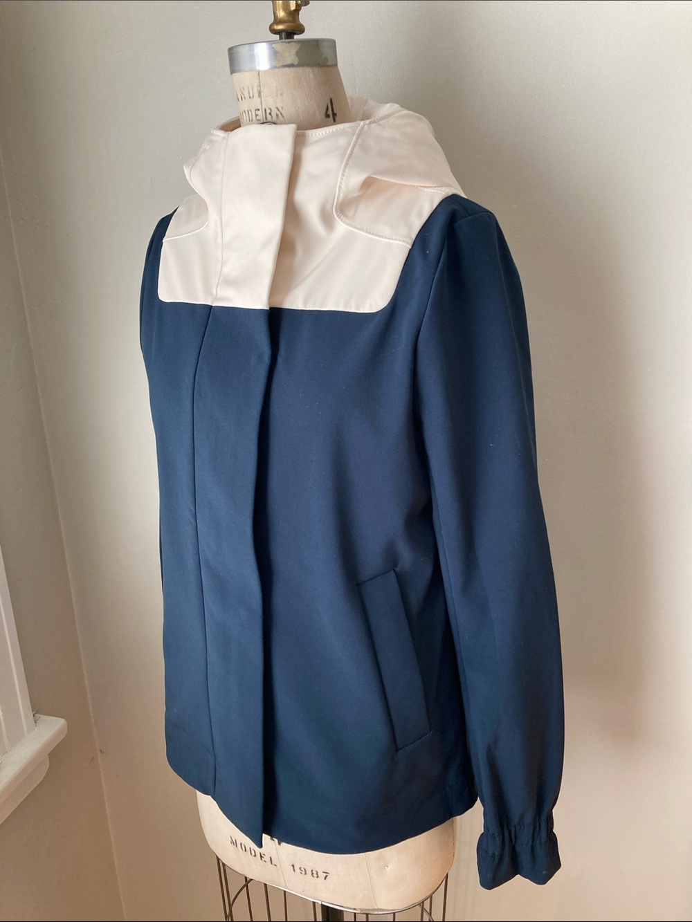 Lululemon,  Studio Softshell Hooded Rain Jacket, Navy and Cream, Size 4